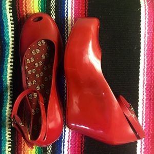 Red peep toe wedges.